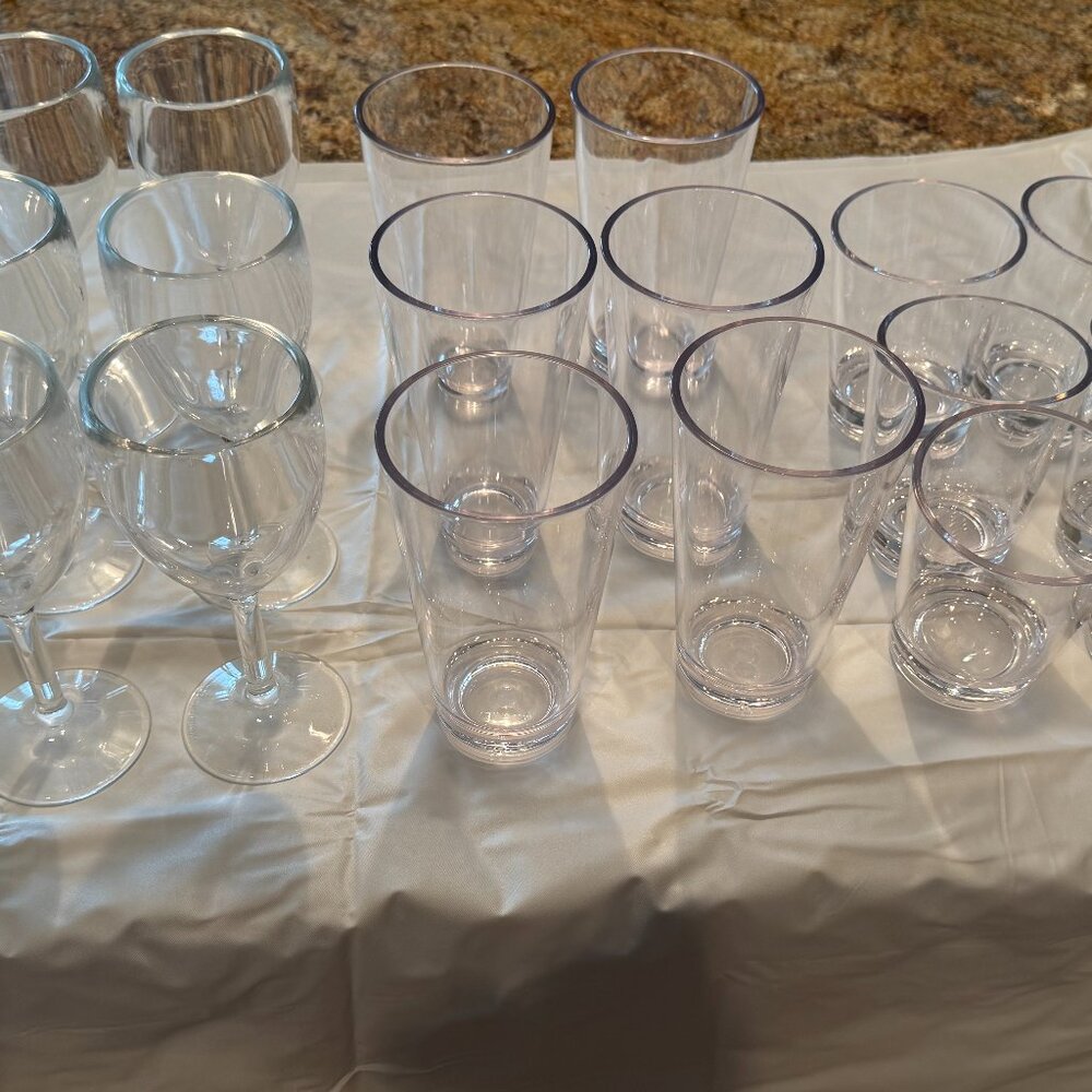 Drinkware set of 18 heavyweight polycarbonate glasses